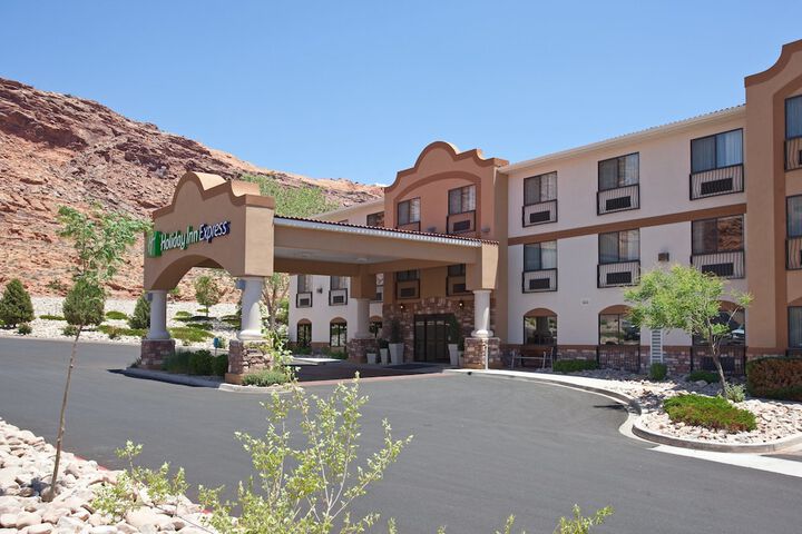 Holiday Inn Express & Suites Moab by IHG