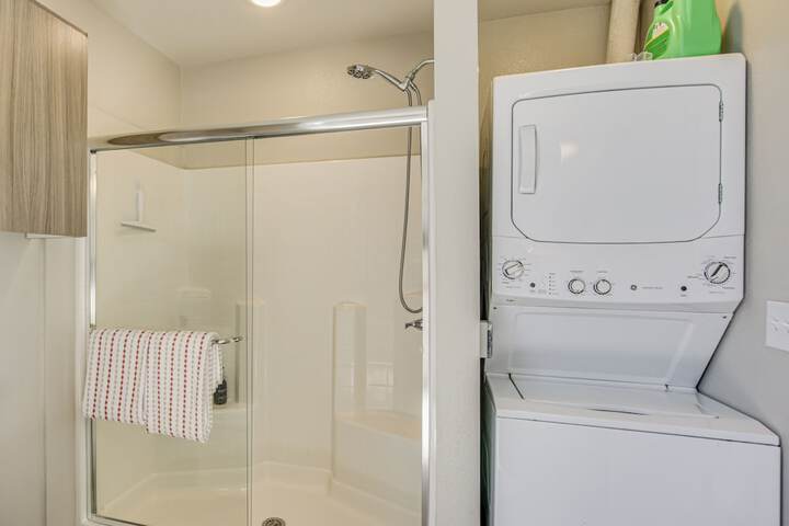 By Seaport Village & Navy Base! Chic Condo w / Pool