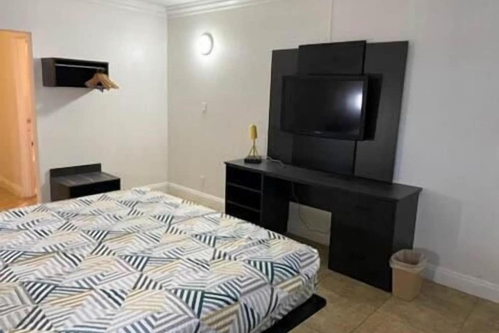 Room 6 of 9