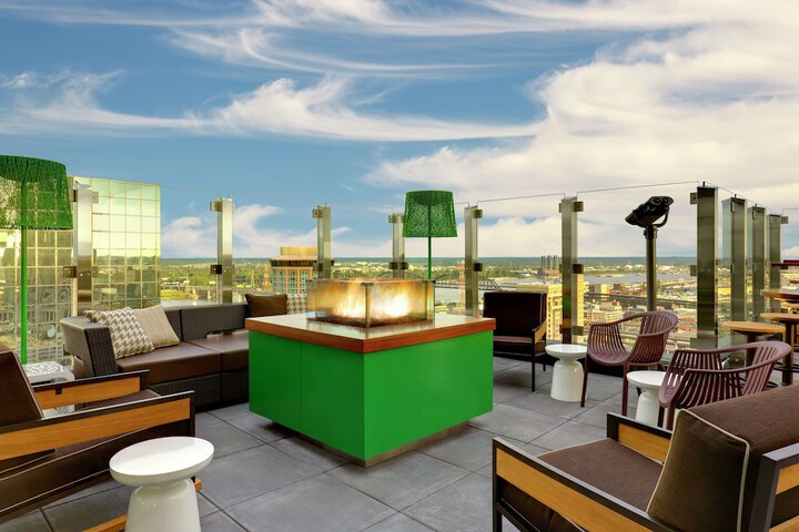 Lounge 87 of 107