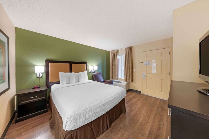 Room 14 of 26