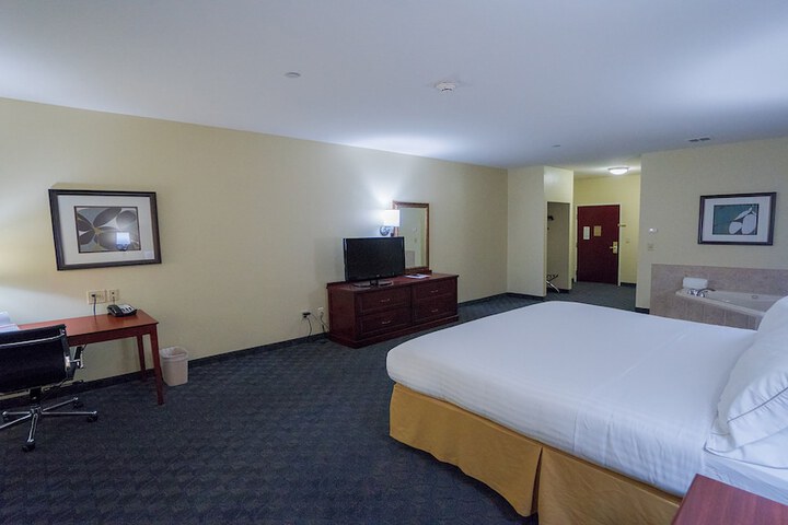 Holiday Inn Express & Suites Pampa by IHG