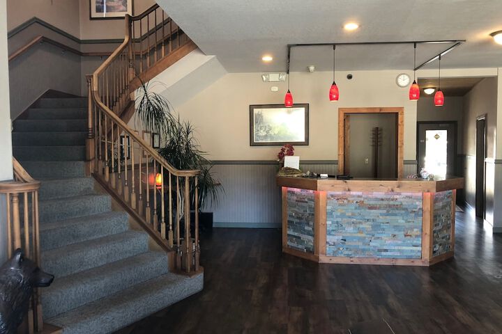 Timber Lodge Inn