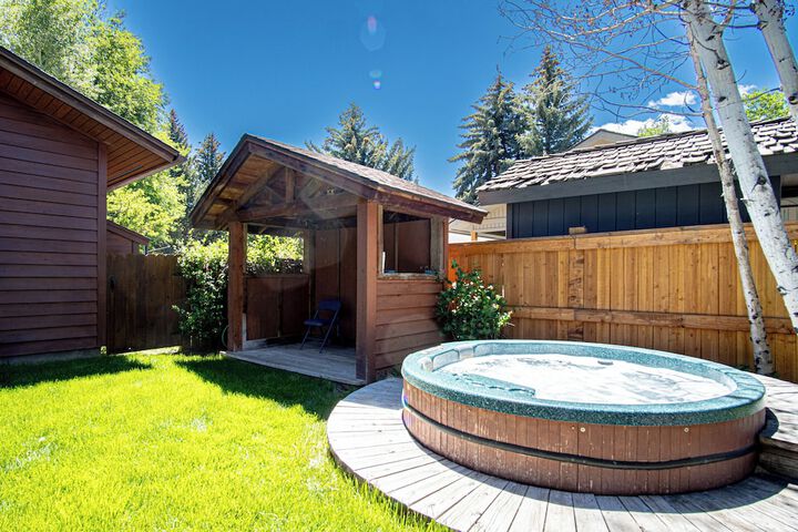 Creekside on Quigley - 3BD Private Home on Trails + Hot Tub