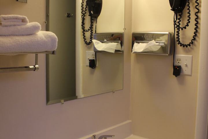 Room 32 of 40