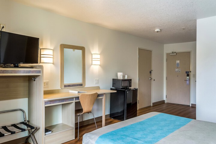 Room 33 of 39
