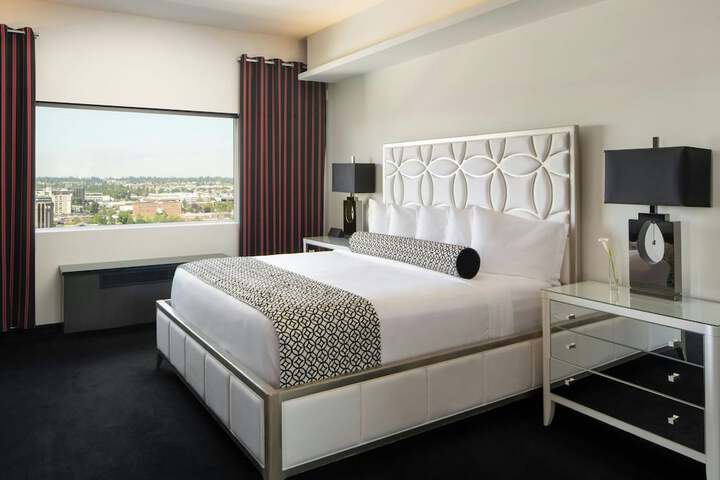 The Davenport Grand Autograph Collection