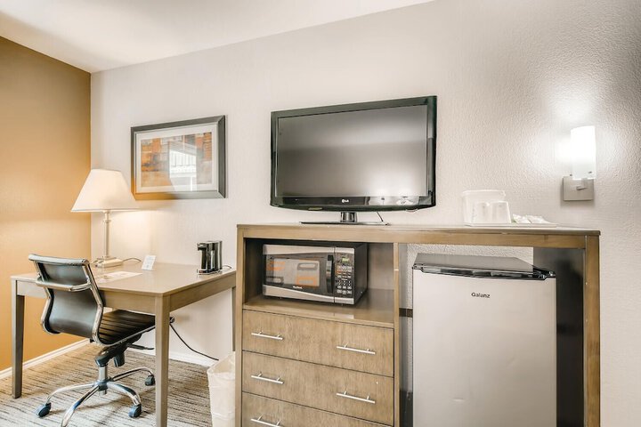 Room 26 of 65
