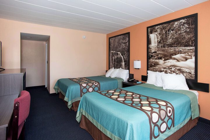Super 8 by Wyndham Black Mountain / Asheville East