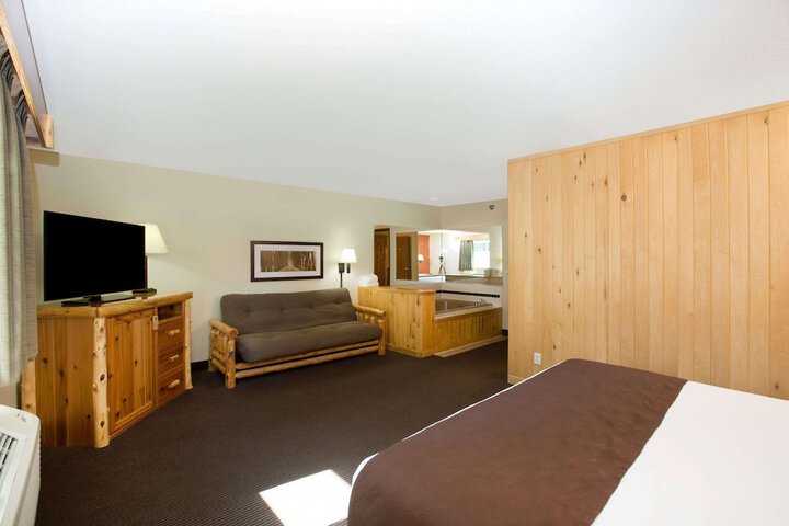 Room 25 of 38