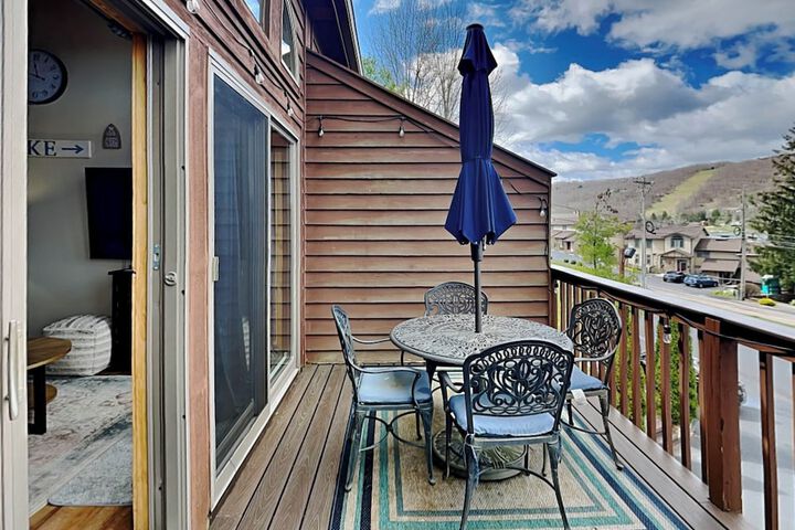 Sunplace 30 by Taylor Made Deep Creek