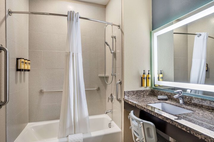 Best Western Plus Lake Jackson Inn & Suites