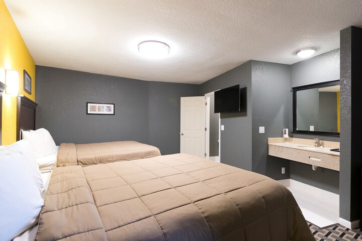 Room 13 of 30