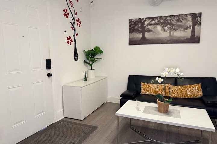 Modern Private Share Bedroom Bus stop to NYC