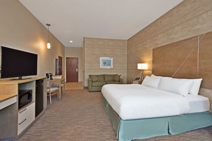 Room 32 of 43