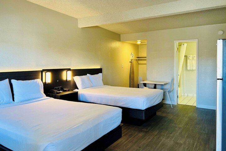 Room 9 of 30