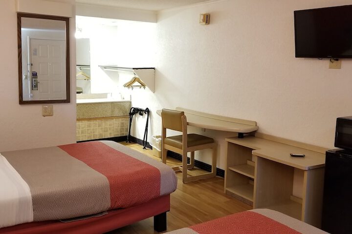 Room 12 of 28