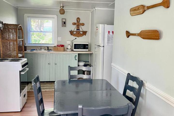 Drop Anchor Cottages and Lake House