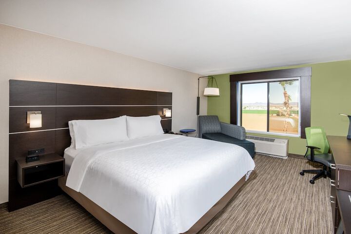Room 32 of 48