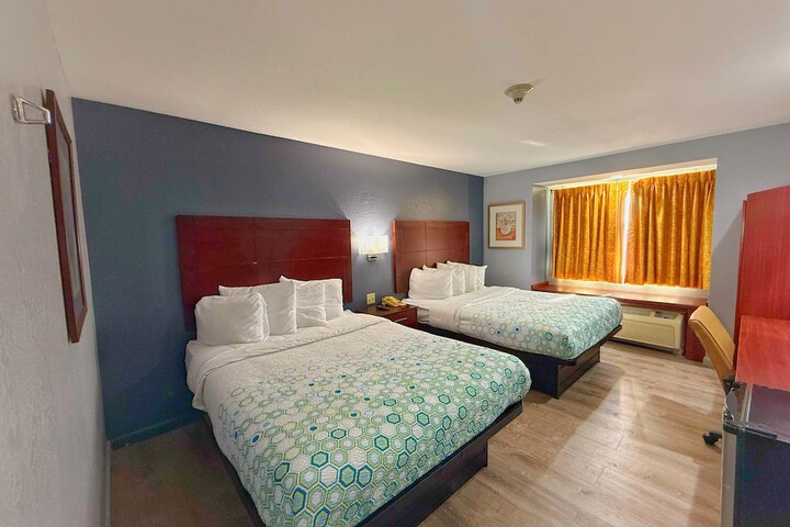 BlissPoint Inn & Suites Northwood