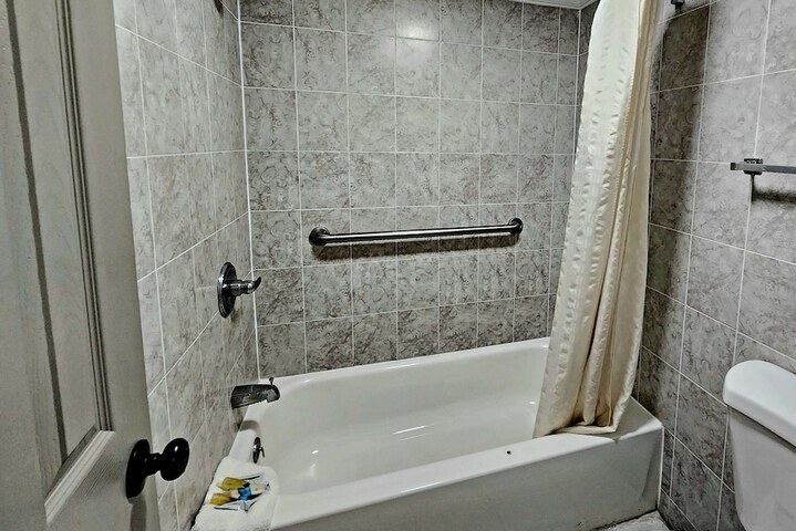 Room 10 of 30