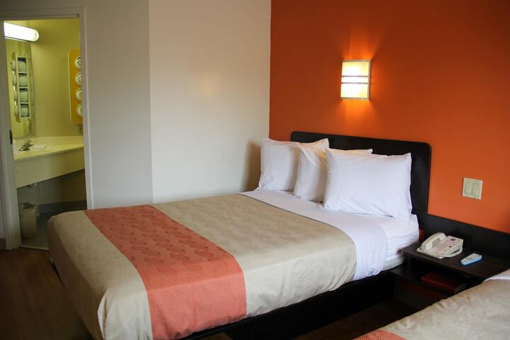 Room 27 of 37