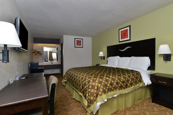 Room 13 of 24
