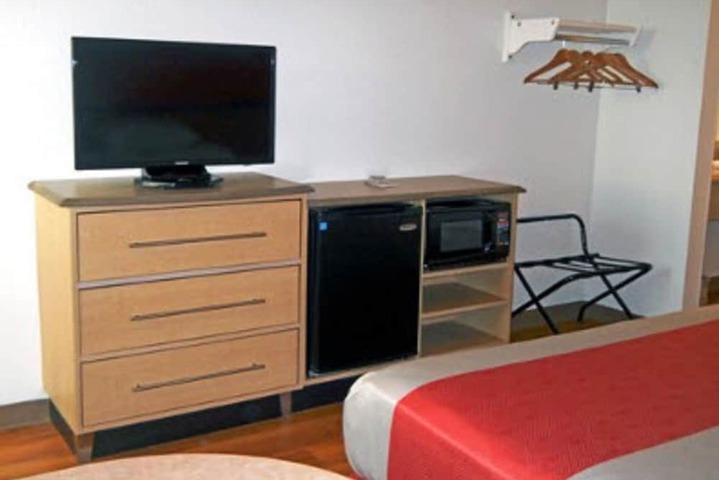 Room 17 of 33