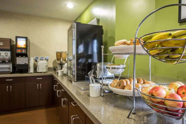 Breakfast/Coffee Service 26 of 35