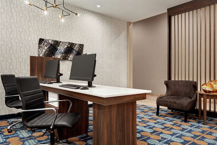 Business Center 36 of 36