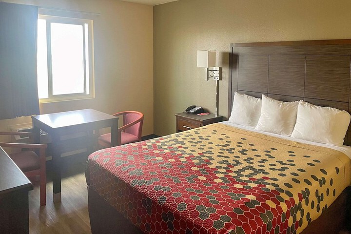 Room 5 of 15