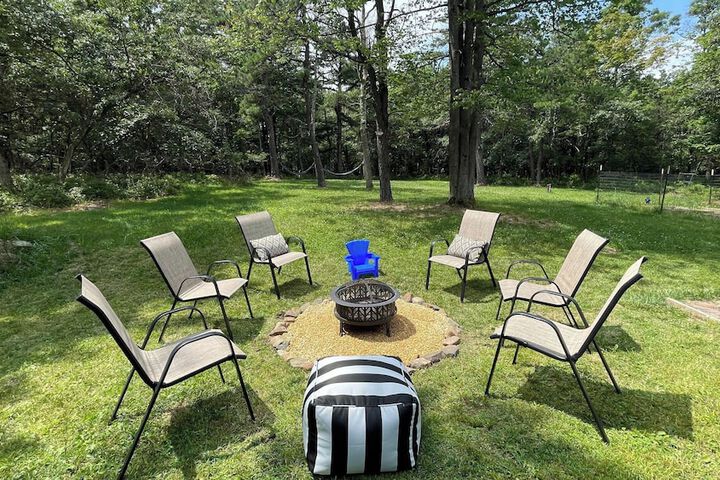 The Wooden Nest by Avantstay Deck Big Yard w / Hammocks & Fire Pit