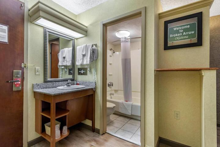 Econo Lodge Broken Arrow