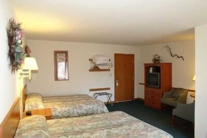 Room 10 of 13