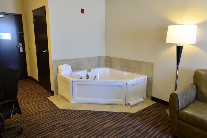 Hot Tub 103 of 106