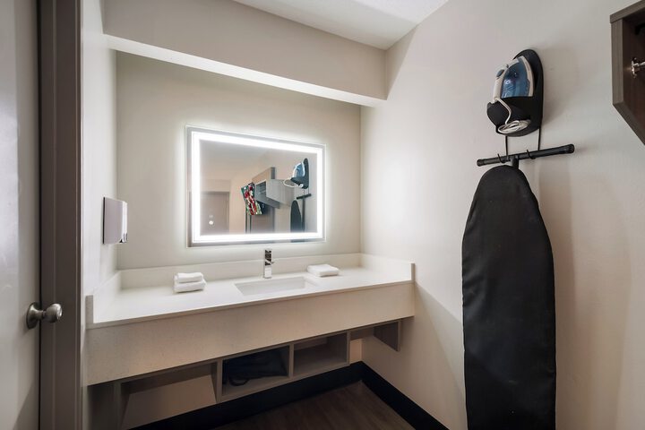 Room 16 of 31