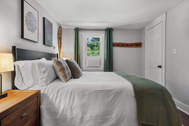 The Aurora Inn & Cottages