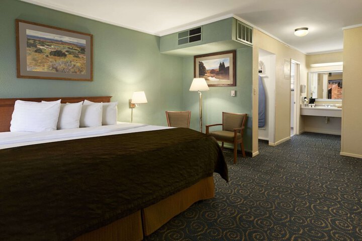 Room 34 of 46