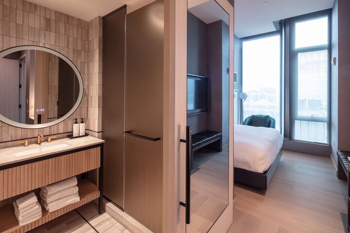 Room 18 of 72