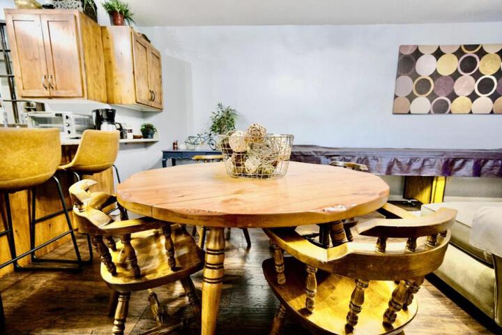 Beautiful Country Apartment AC, Pickleball, Billiards, Playground, Gardens