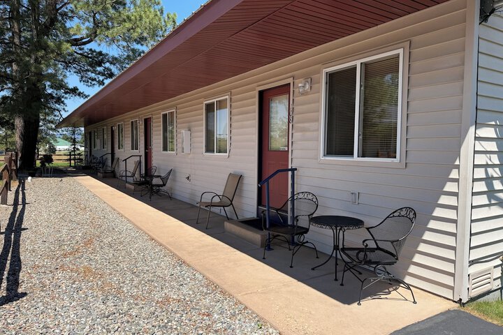 Mountain Landing Suites & RV Park