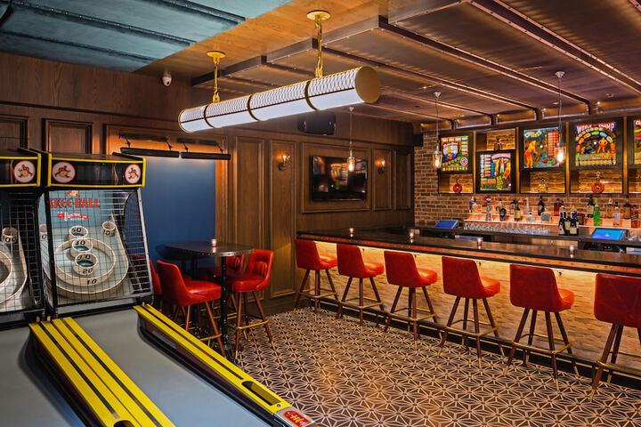 Lounge 70 of 82