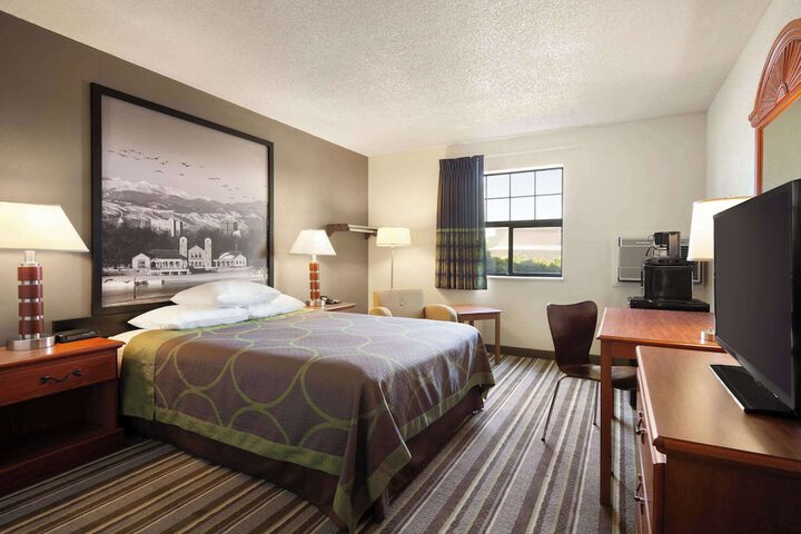 Super 8 by Wyndham Colorado Springs / Afa Area