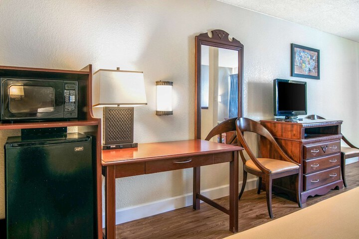 Room 16 of 21