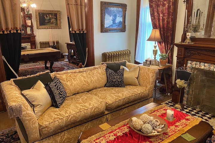 Vineyard Mansion & Carriage House Bed & Breakfast