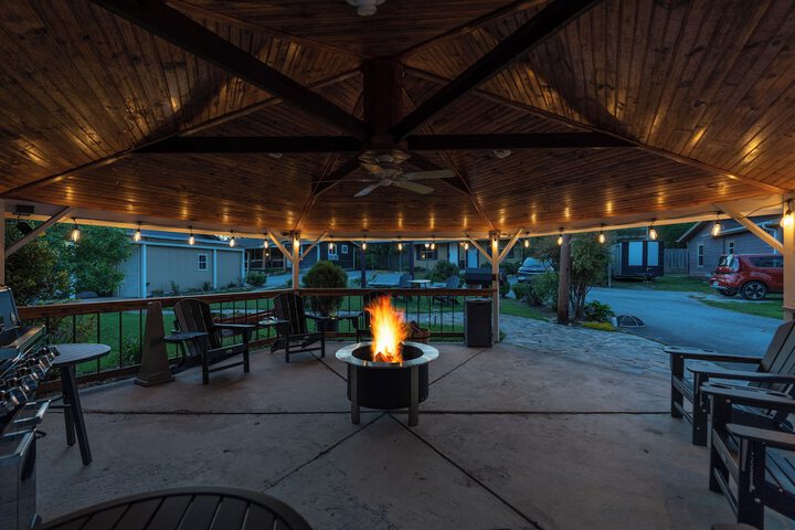 CedarWood Inn