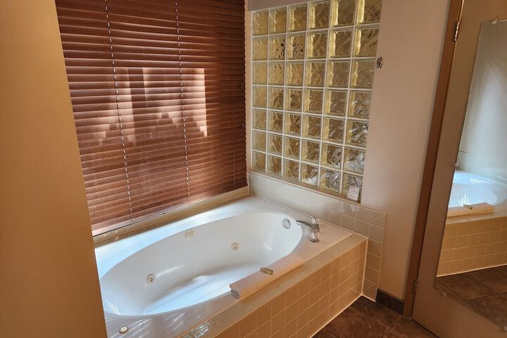 Hot Tub 108 of 110
