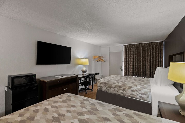 Room 17 of 27