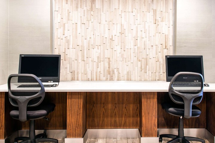 Business Center 100 of 102