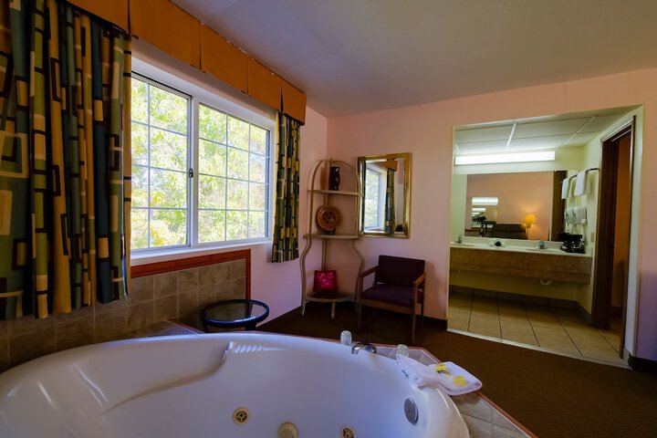 Hot Tub 104 of 111